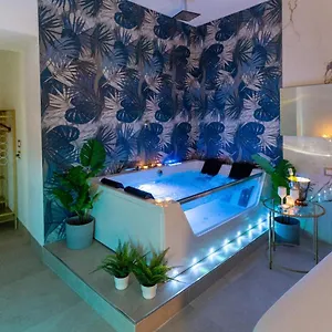 Mazzini Luxury Jacuzzy Gasthof CTA